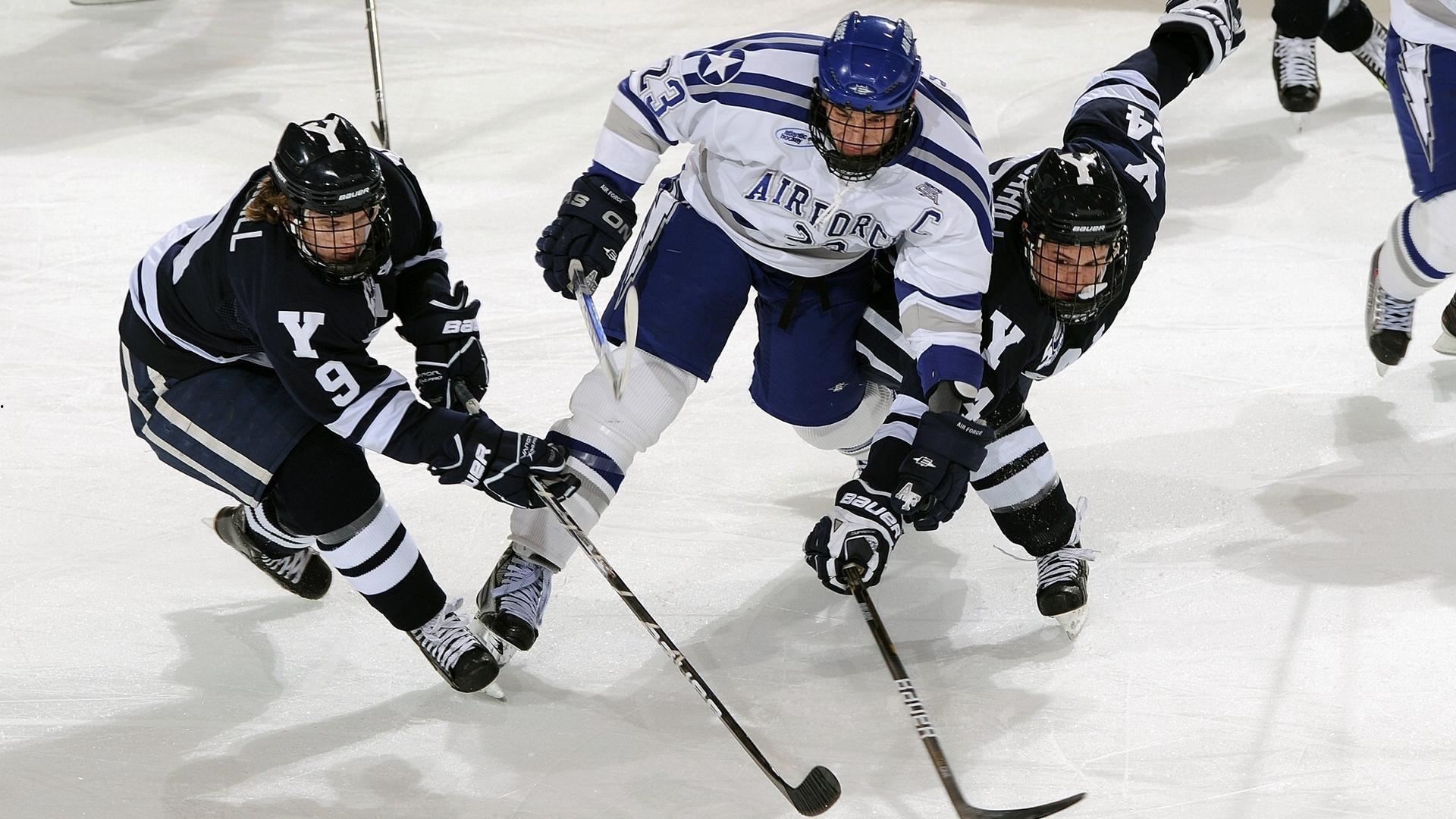 勇士队面临严峻考验，库里将接受核磁共振检查，科尔坦言已做好G2缺阵准备